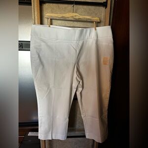 St. John’s Bay | Women’s White Capri | 24W